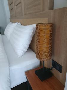 Atom Phuket Hotel -SHA Plus客房内的一张或多张床位