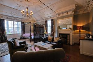 a living room with a couch and a fireplace at The Bulls Head Hotel in Bromley