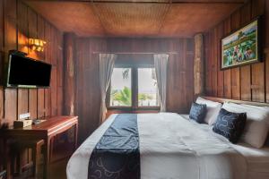 Postel nebo postele na pokoji v ubytování Capital O 805 Suan Palm Farm Nok Resort