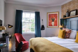 A bed or beds in a room at The Bulls Head Hotel 