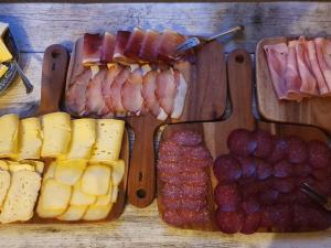 a group of meats and cheese and grapes on cutting boards at Malus Ponyhof in Todenbüttel