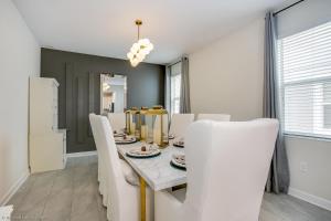 Fotografie z fotogalerie ubytování Contemporary Home w Private Pool& Spa v destinaci Davenport