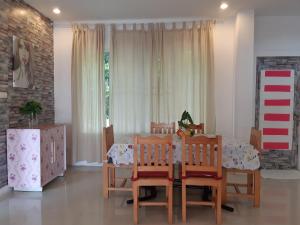 Posezení v ubytování Pimjai Party Pool Villa Huahin 2 Bedroom