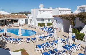 Bazén v ubytování Hotel d'Or nebo v jeho okolí