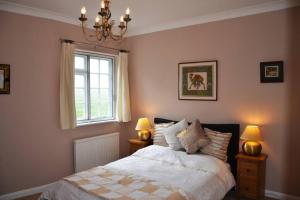 NEW - Beautiful, spacious Beechwood Lodge with lovely gardens 객실 침대