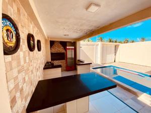 a swimming pool in the middle of a house at Casa em flecheiras com piscina in Flecheiras