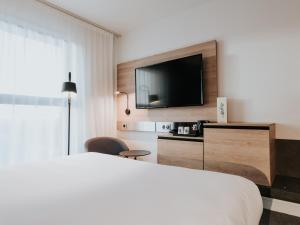 Cama ou camas em um quarto em Novotel Angers Centre Gare