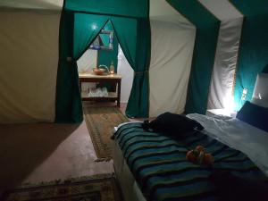 Posteľ alebo postele v izbe v ubytovaní Dune Merzouga Camp