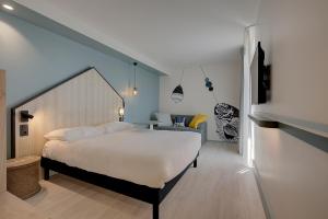 Postel nebo postele na pokoji v ubytování ibis Styles Arcachon Gujan Mestras