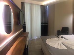 Postel nebo postele na pokoji v ubytování Sette Serenity Hotel