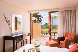 Posezení v ubytování Kernos Beach Hotel & Bungalows