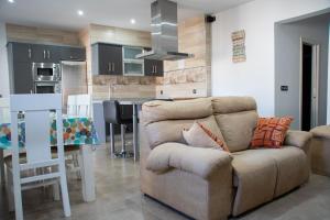 Kuchyň nebo kuchyňský kout v ubytování Villa Nueva Cascada - Casa Rustica "Tu Casa En Conil"