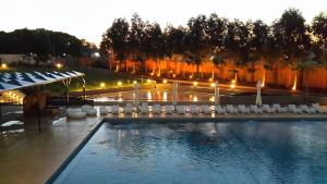 Nobile Hotel Convention Ciudad Del Este游泳池或附近泳池