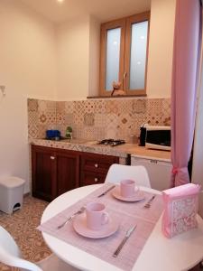 a kitchen with a table with two cups on it at La Casa di Pitti in Anacapri