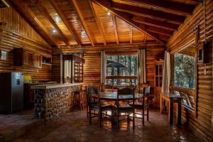 a kitchen with a table and chairs in a cabin at Molinillos Mountain Resort in Durango