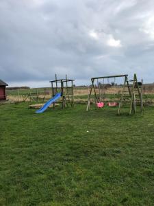 Lekplats på Natursköna Gamlegård på Ön Ven