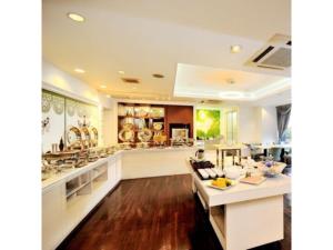 Jídlo v hotelu nebo okolí + 19 fotografií