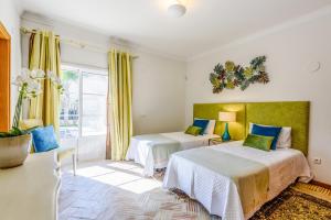 Ένα ή περισσότερα κρεβάτια σε δωμάτιο στο Endless Summer Luxury Villa