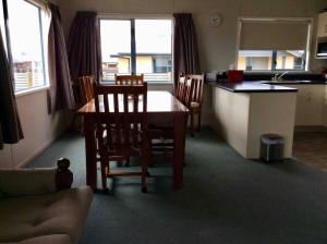 a kitchen with a table and chairs in a room at Irishman Retreat in Twizel