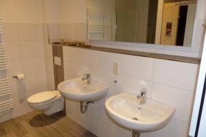 Ένα μπάνιο στο Haus Kranichfeld Wohnung A