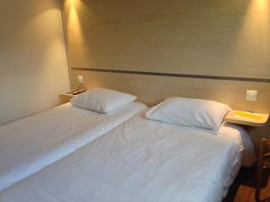 Ένα ή περισσότερα κρεβάτια σε δωμάτιο στο B&B HOTEL Le Puy-en-Velay