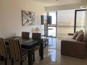 a living room with a dining room table and a couch at Departamento de 2 ambientes luminoso in Mar del Plata