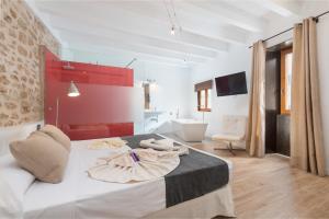 
a hotel room with a bed and a table at Alcudia Petit - Turismo de Interior in Alcudia
