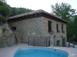 Bazén v ubytování Casa Rural Cortijo Pesquera nebo v jeho okolí