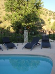 Bazén v ubytování Casa Rural Cortijo Pesquera nebo v jeho okolí