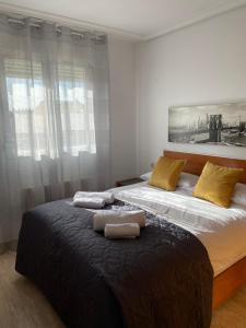 A bed or beds in a room at Apartamento LIVING Albacete Centro