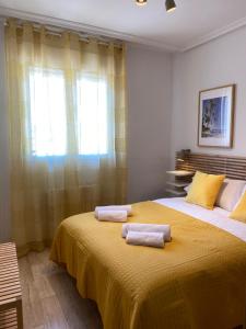 A bed or beds in a room at Apartamento LIVING Albacete Centro
