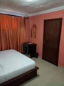 Llit o llits en una habitació de JCB Hotel