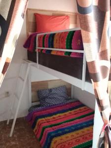 Un ou plusieurs lits superposés dans un hébergement de l'établissement La Frida Casa Mexicana Lila 2o piso