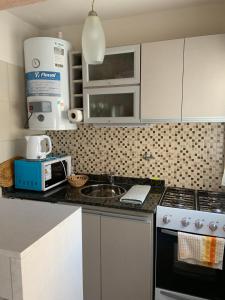 Virtuvė arba virtuvėlė apgyvendinimo įstaigoje Estudio Mar