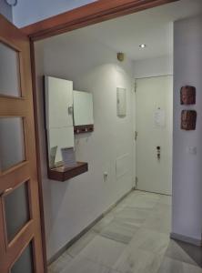 Ванна кімната в Duplex, terraza, 10 min coche centro Sevilla
