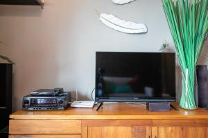 The Loft at Midhills Genting Highlands Free WiFi的电视和/或娱乐中心