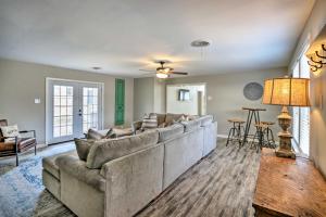 Modern Memphis Home with Yard - 4 Mi to Shelby Farms
