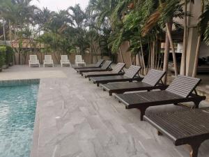 Bazén v ubytování The Zen Hotel Pattaya nebo v jeho okolí