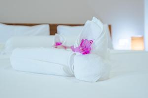 Postel nebo postele na pokoji v ubytování CALAO Kep Residence Hotel