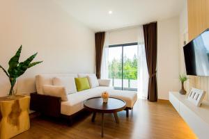 Gallery image of Hill Myna Condotel in Bang Tao Beach