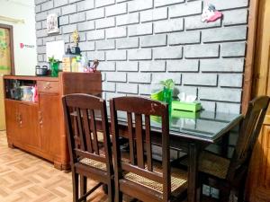 Eldhús eða eldhúskrókur á Ngampilan Backpacker Hostel