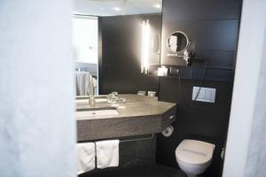 Ein Badezimmer in der Unterkunft Hotel Glockenhof Zürich