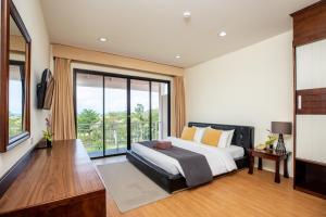 a bedroom with a bed and a large window at Xanadu Beach Resort in Ko Larn +76 photos
