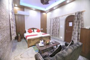 Postel nebo postele na pokoji v ubytování Hotel Rashmi