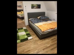 En eller flere senge i et værelse på Walzhofer Apartement