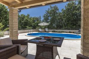 Galería fotográfica de Luxury experience in Villa Kacana with heated pool and Play station 4 en Vodnjan