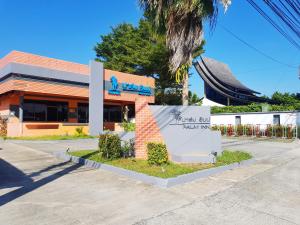 a building with a sign in front of it at Palm Inn in Khok Kloi