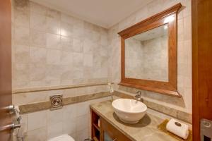 Um banheiro em Donatello Hotel