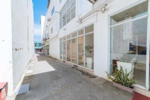 an empty street in front of a building at RedDoorz Plus @ San Roque Roxas City in Roxas City