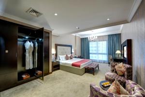 Cama ou camas em um quarto em Donatello Hotel